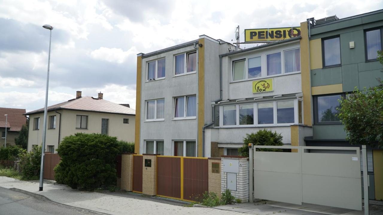 Pension Fox Prag Exteriör bild